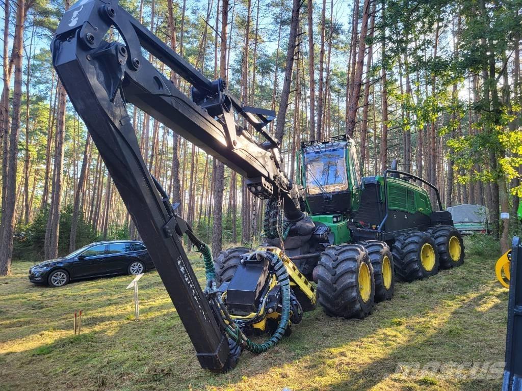 Johan Deere 1270G Harvesters