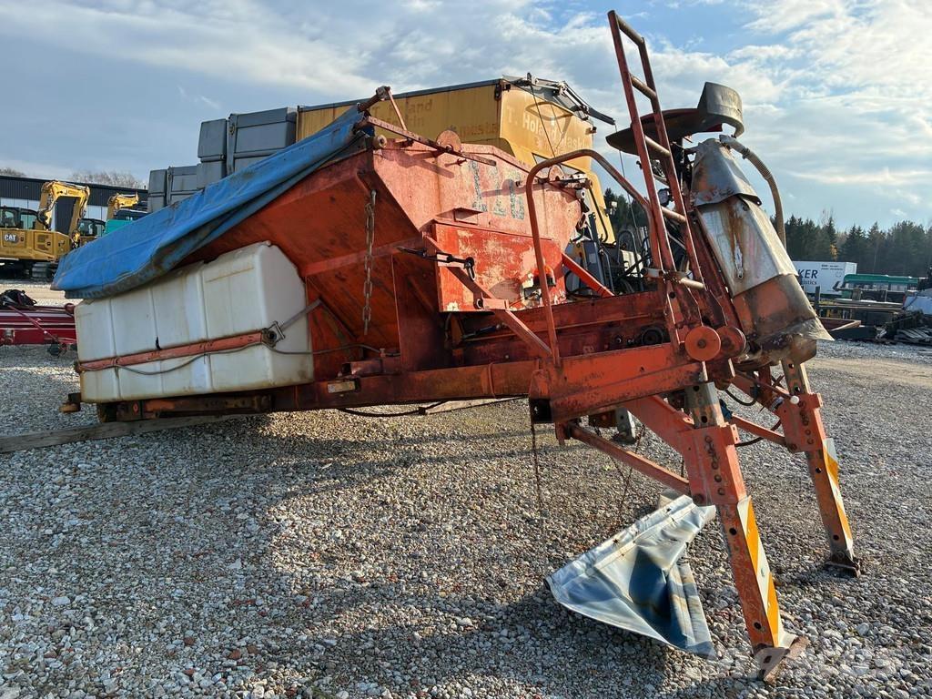  Salt spreader Zand- en zoutstrooimachines