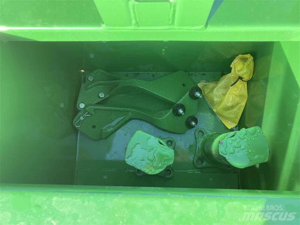 John Deere 320R Compacttrekkers