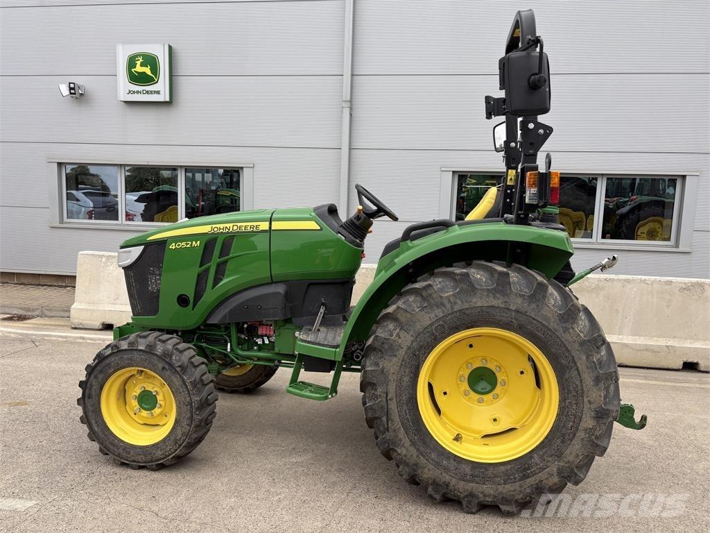 John Deere 4052M Compacttrekkers