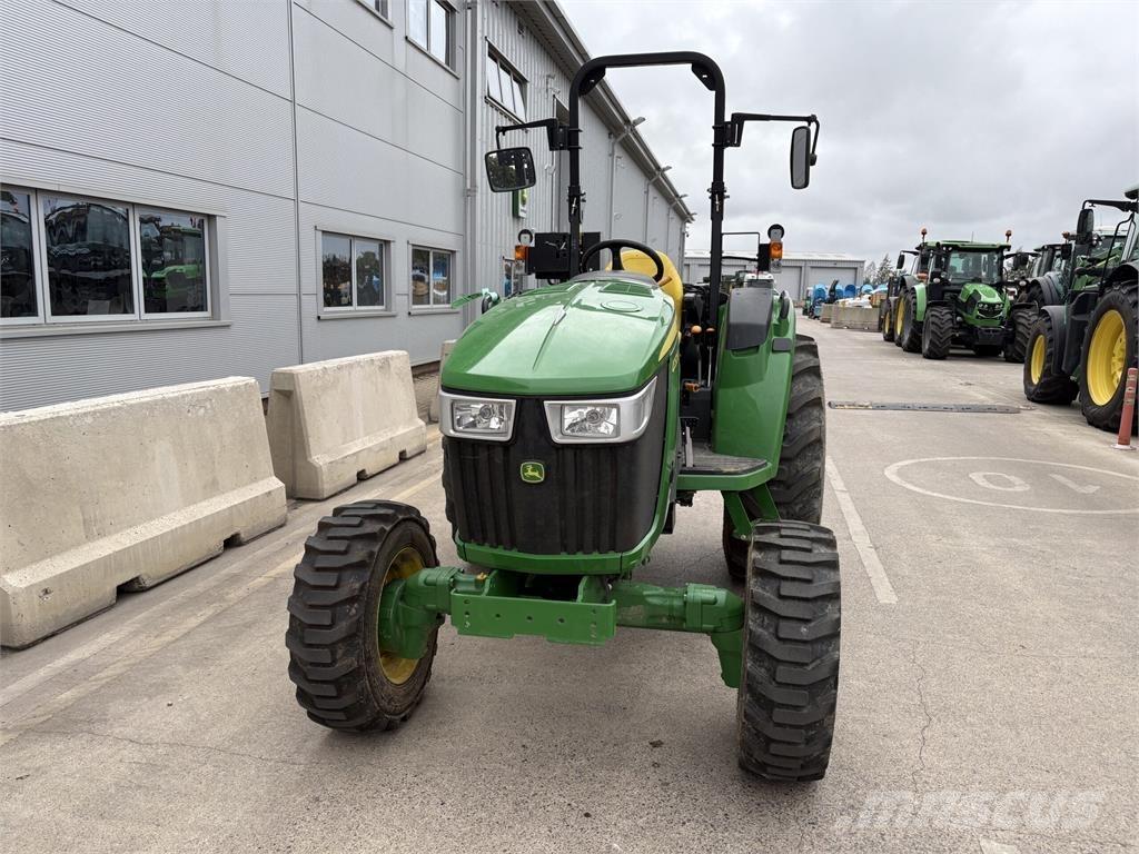 John Deere 4052M Compacttrekkers