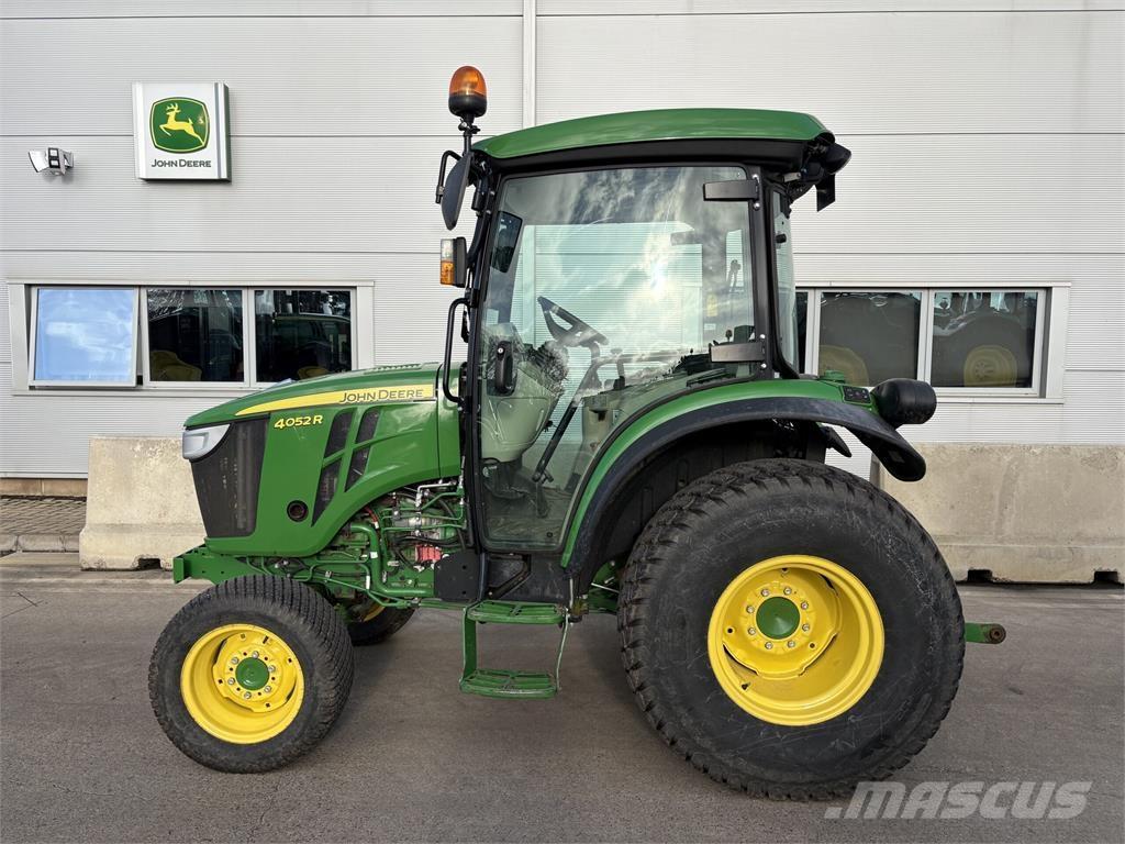 John Deere 4052R Compacttrekkers