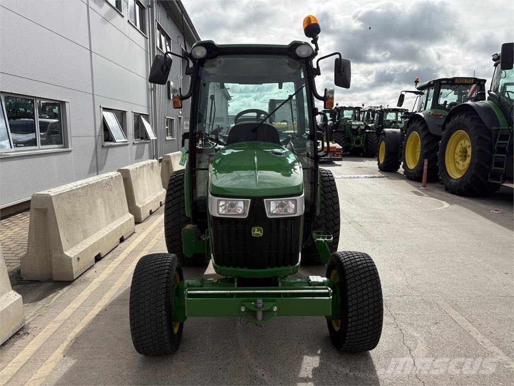 John Deere 4066R Compacttrekkers