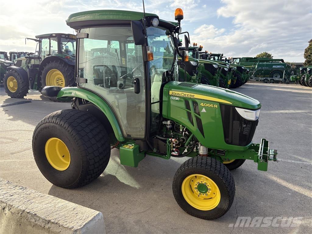 John Deere 4066R Compacttrekkers
