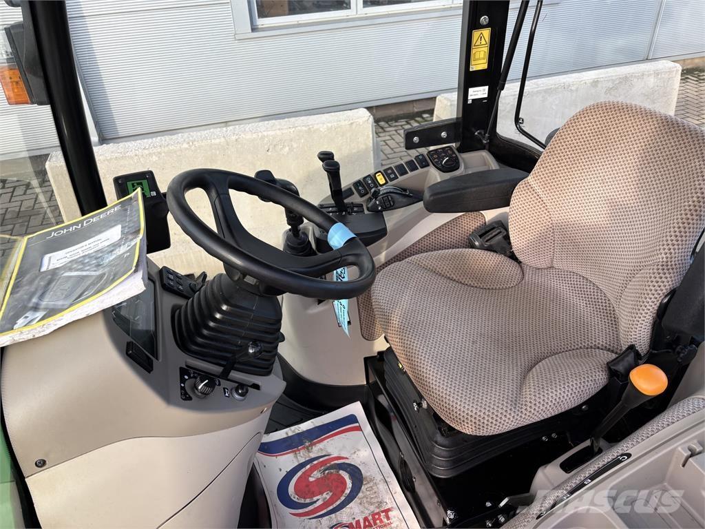 John Deere 4066R Compacttrekkers