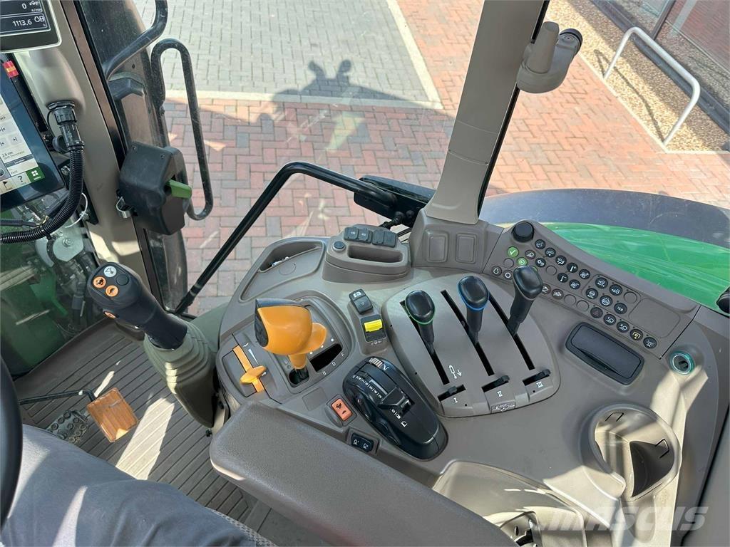 John Deere 6110M Tractoren