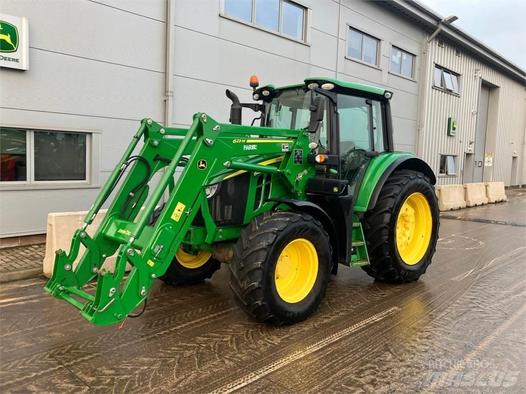 John Deere 6120M Tractoren