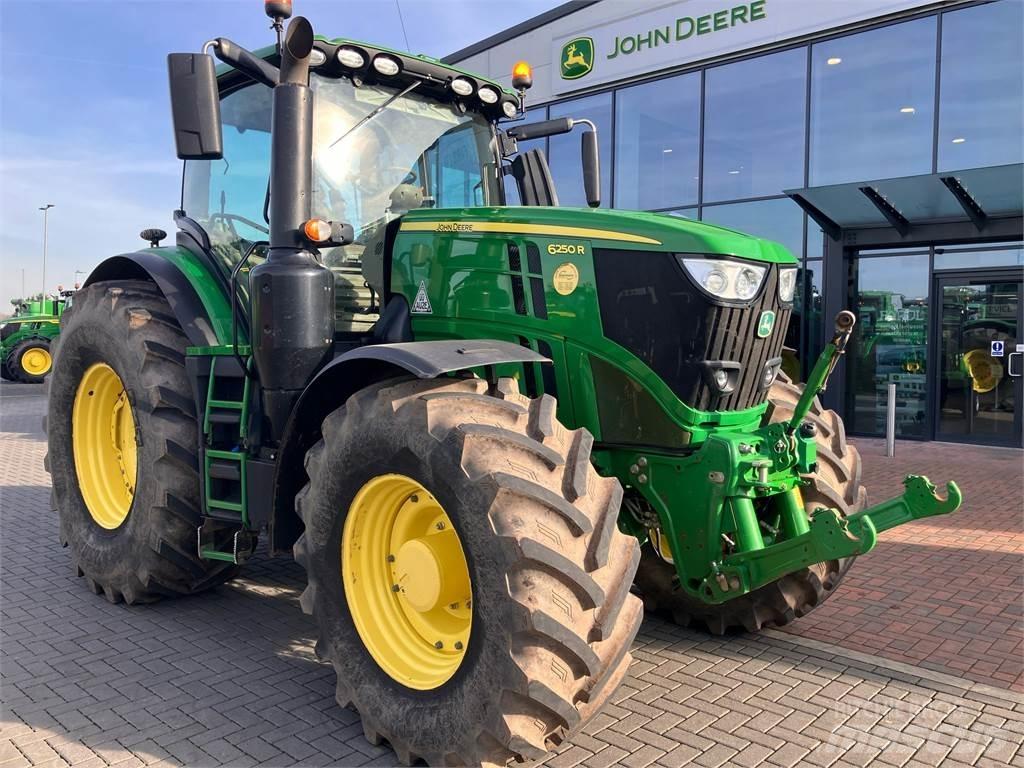 John Deere 6250R Tractoren