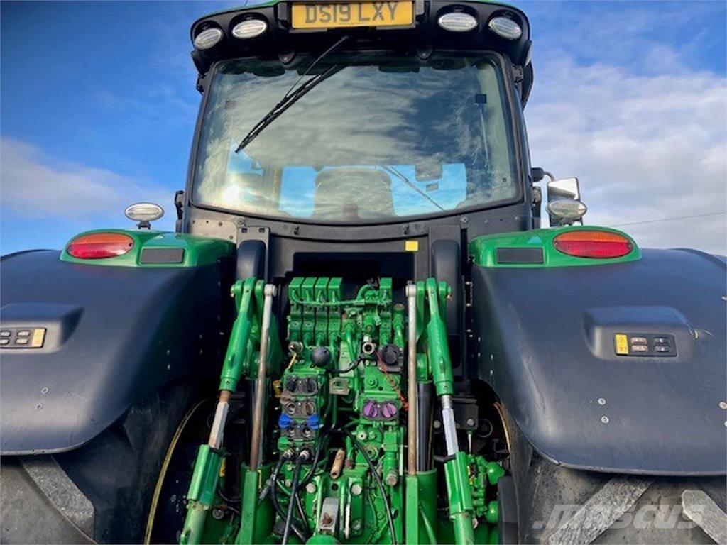 John Deere 6250R Tractoren
