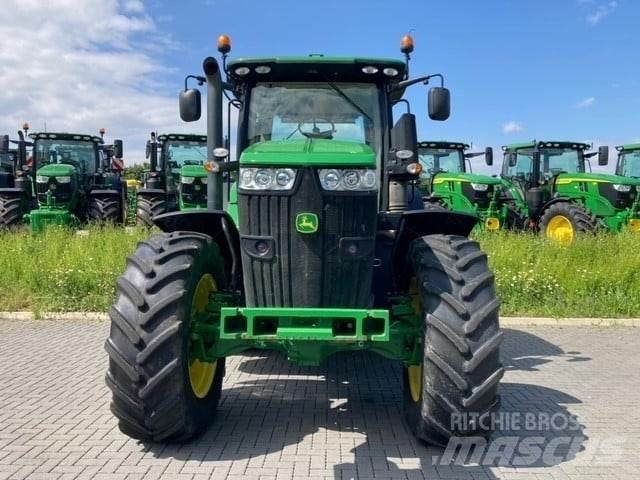 John Deere 7230R Tractoren