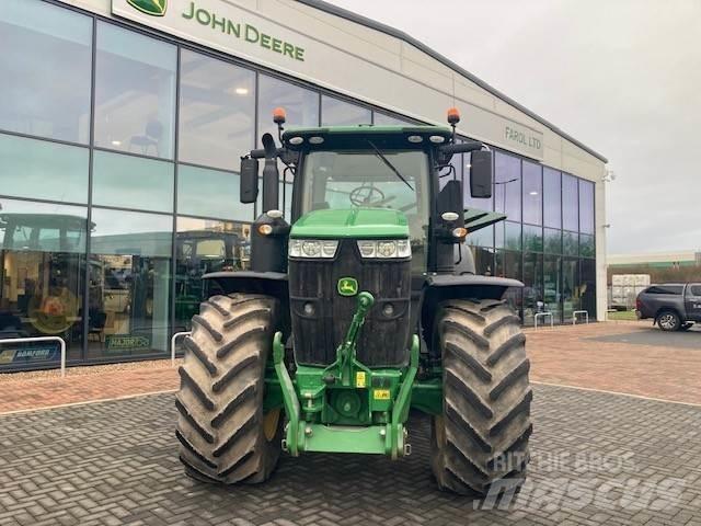 John Deere 7310R Tractoren