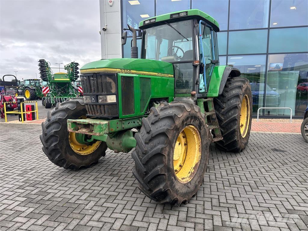 John Deere 7700 Tractoren