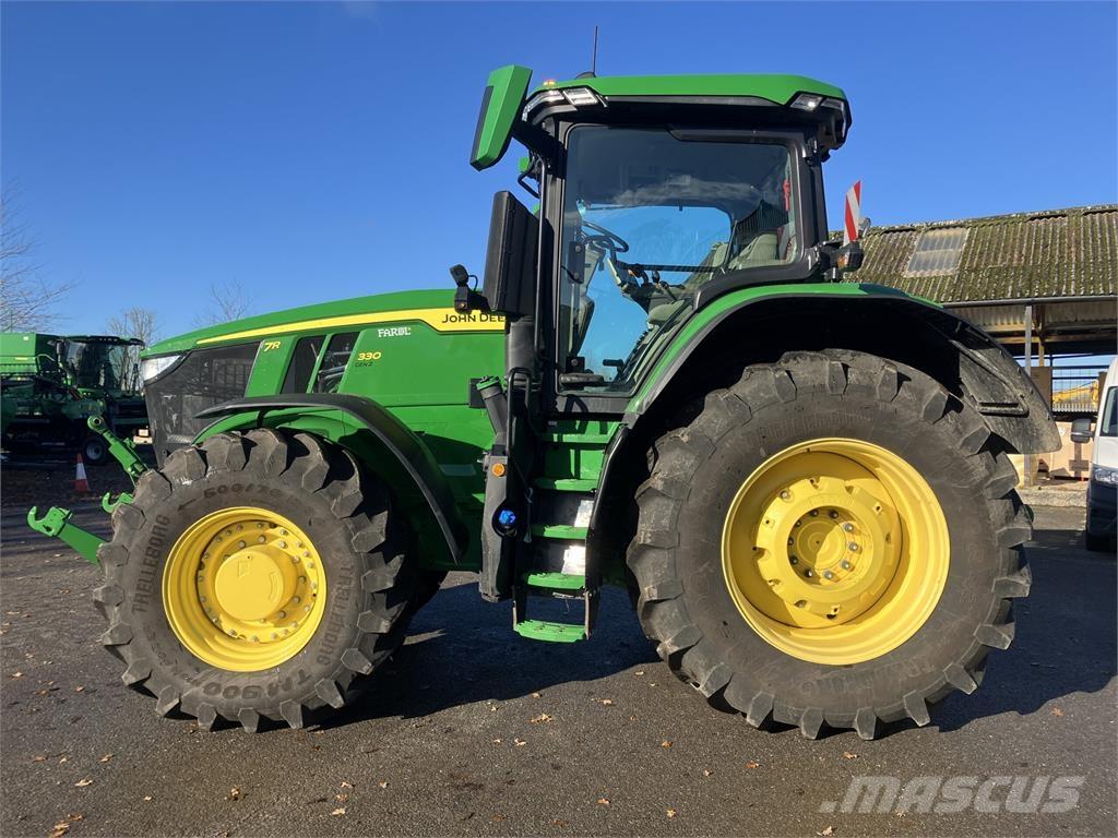 John Deere 7R 330 Tractoren