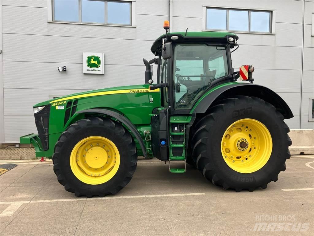 John Deere 8400R Tractoren