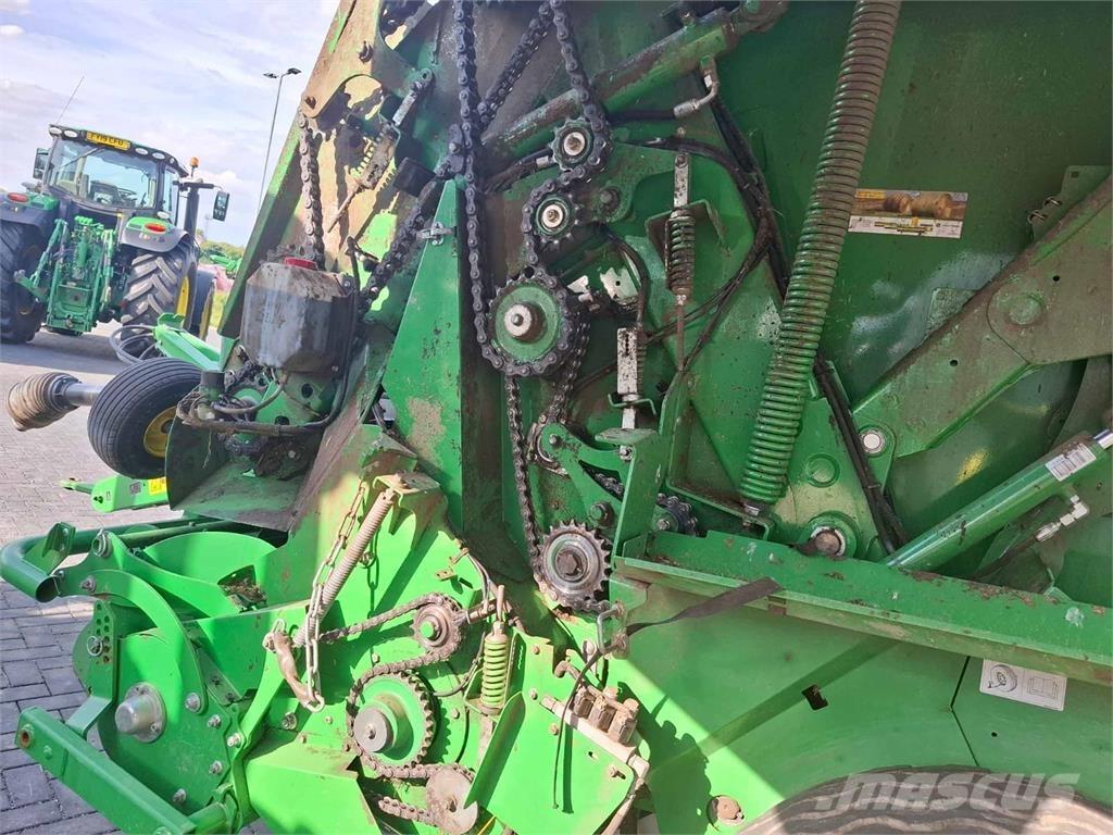 John Deere V451R Vierkante balenpers