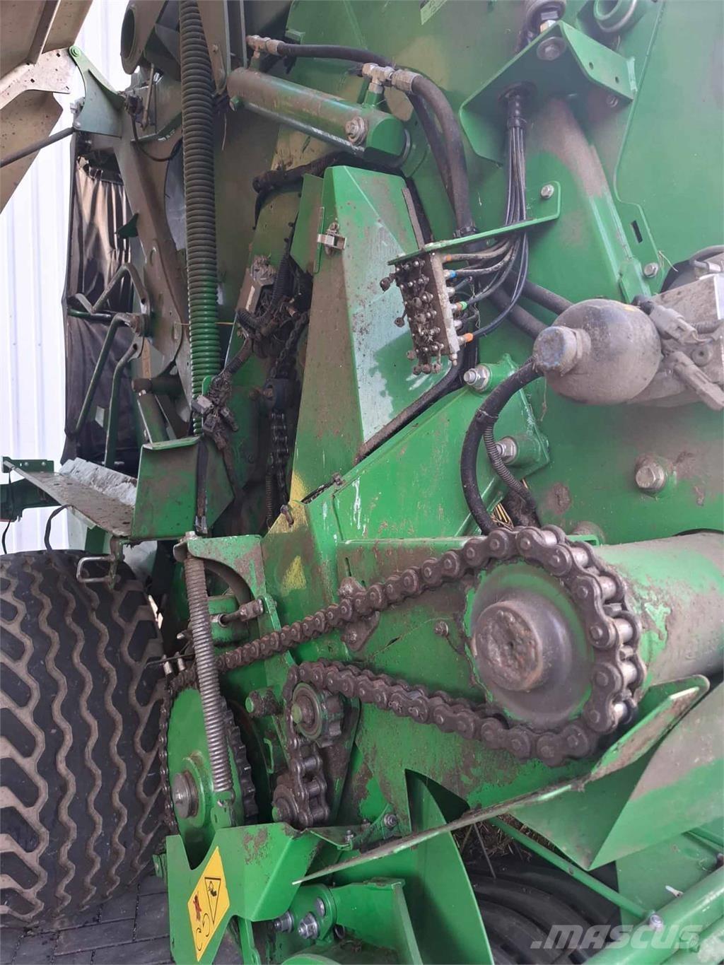 John Deere V451R Vierkante balenpers