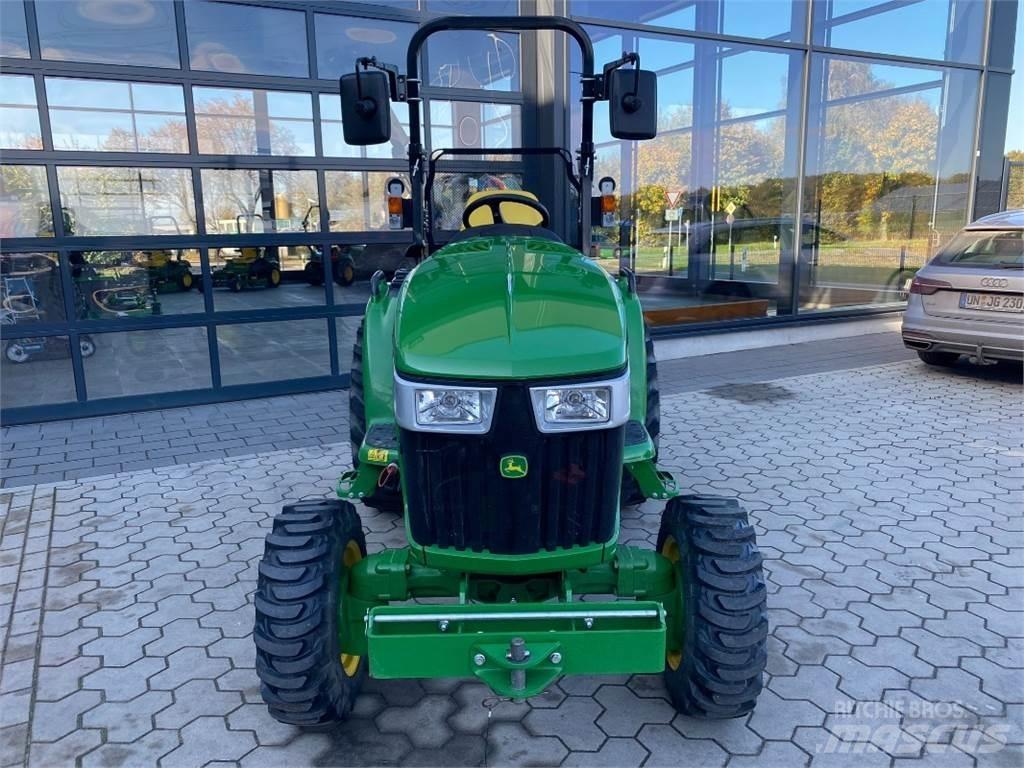 John Deere 3046R Tractoren