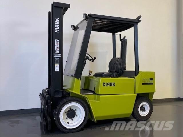 Clark DPM30N Diesel heftrucks
