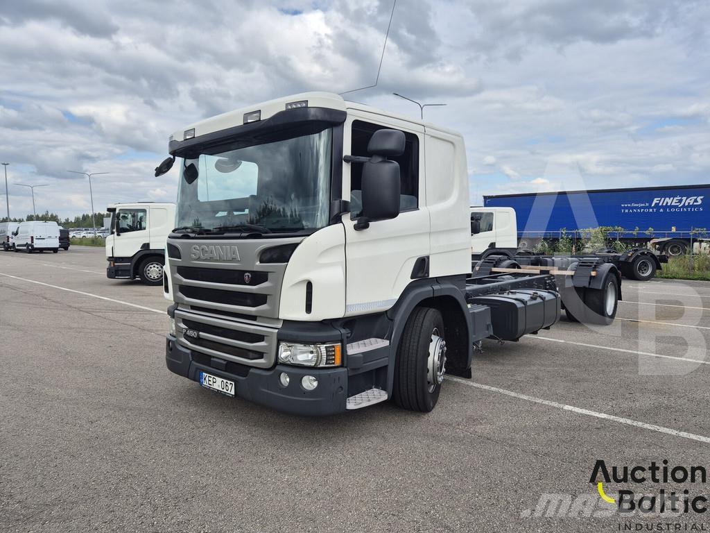Scania P 450 Chassis met cabine
