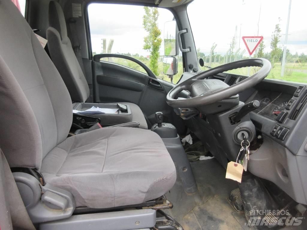 Isuzu N 75.190 Vrachtwagen met vlakke laadvloer en lier