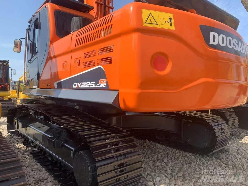 Doosan DX 225 Rupsgraafmachines
