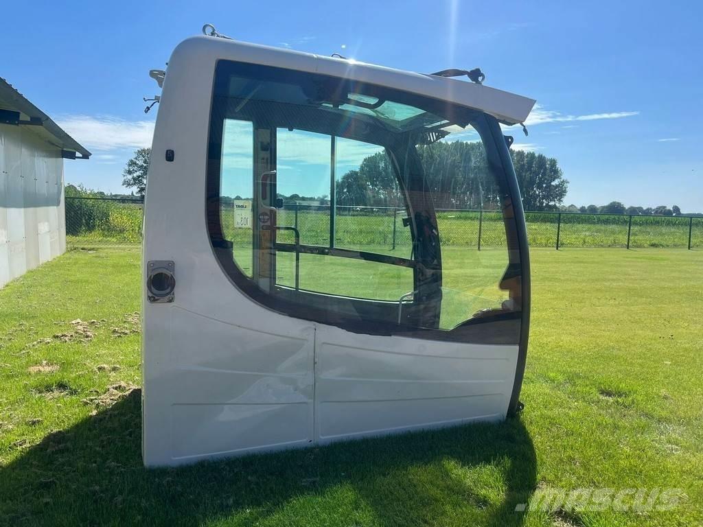 Liebherr 11407040 Cabine en interieur