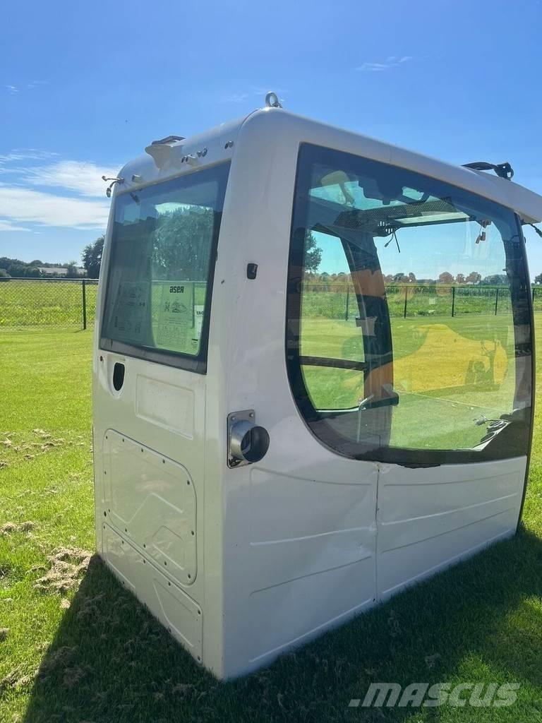 Liebherr 11407040 Cabine en interieur