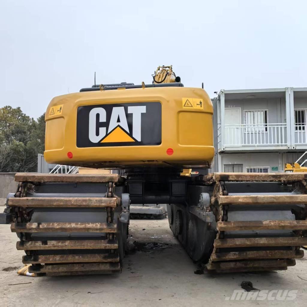 CAT 320 D Amfibische graafmachines