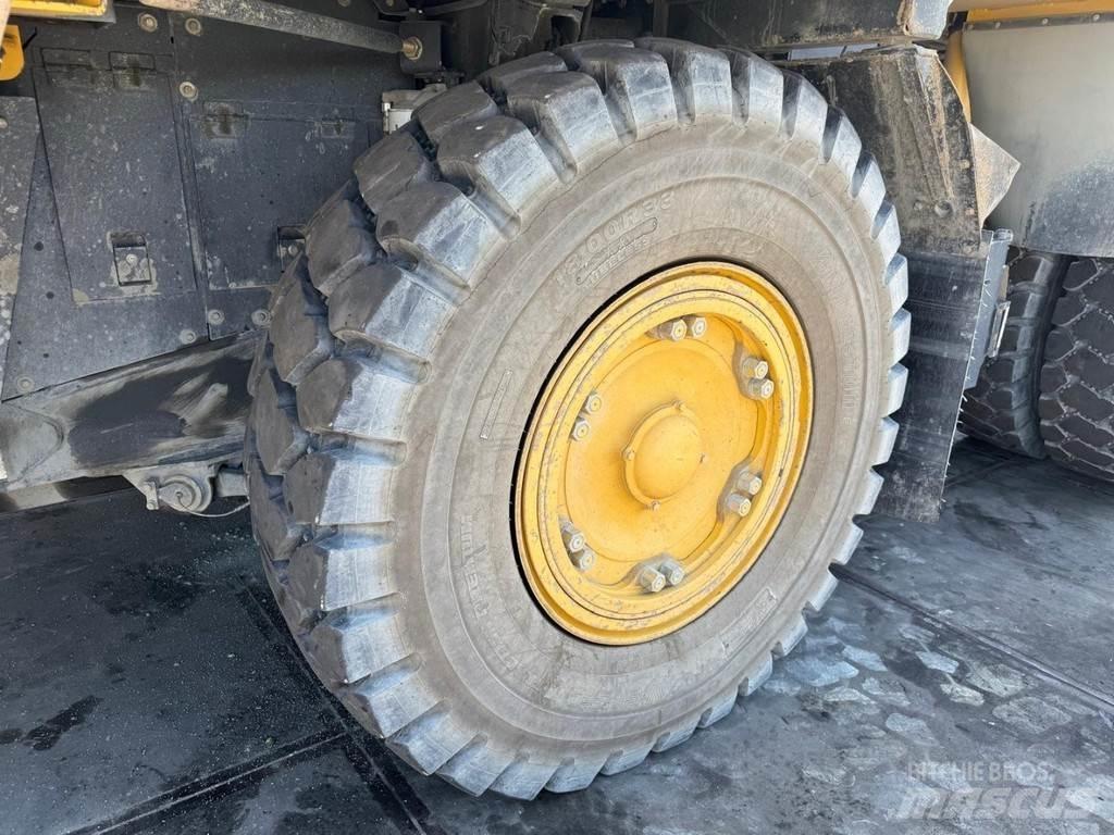 Komatsu HD405-7 Starre dumpers