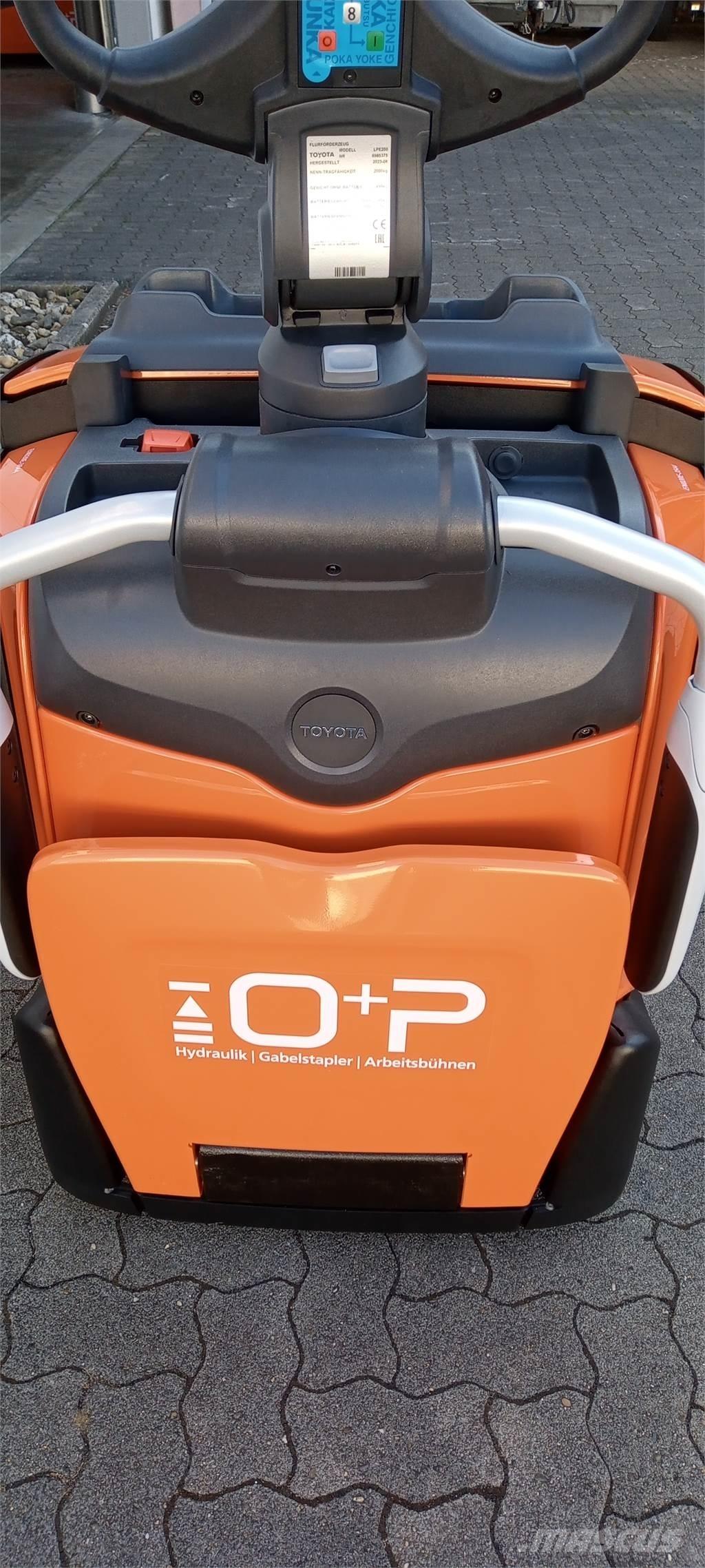 Toyota LPE200 Meeloop stapelaar