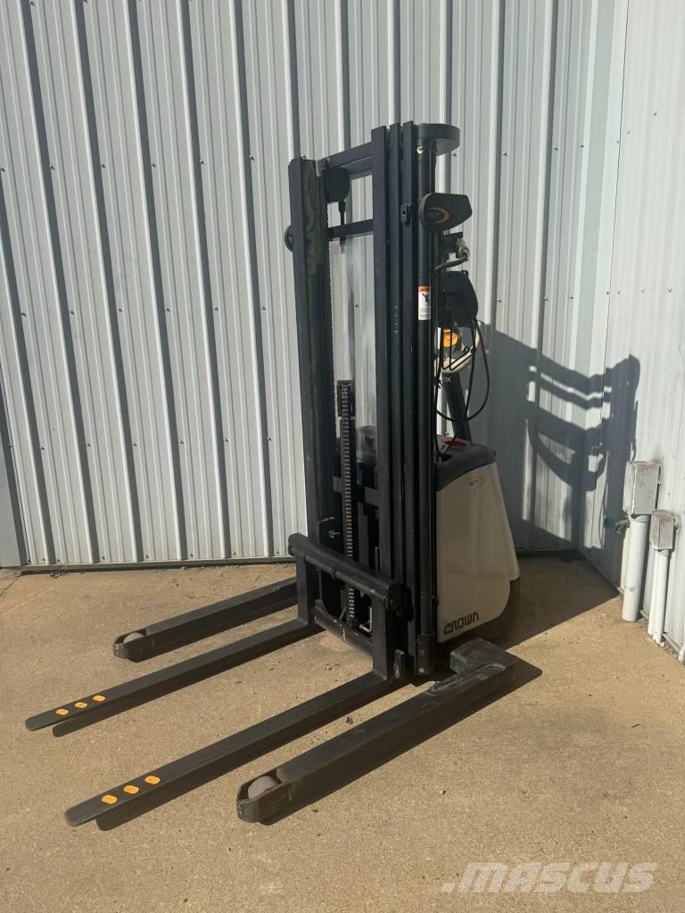 Crown ST3000-25 Elektrische heftrucks