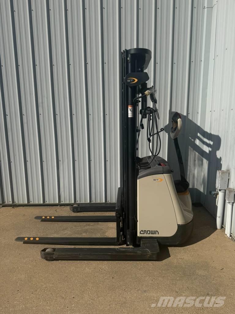 Crown ST3000-25 Elektrische heftrucks