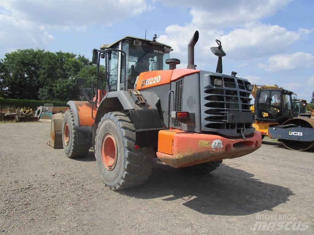 Hitachi ZW 220  Waage Wielladers