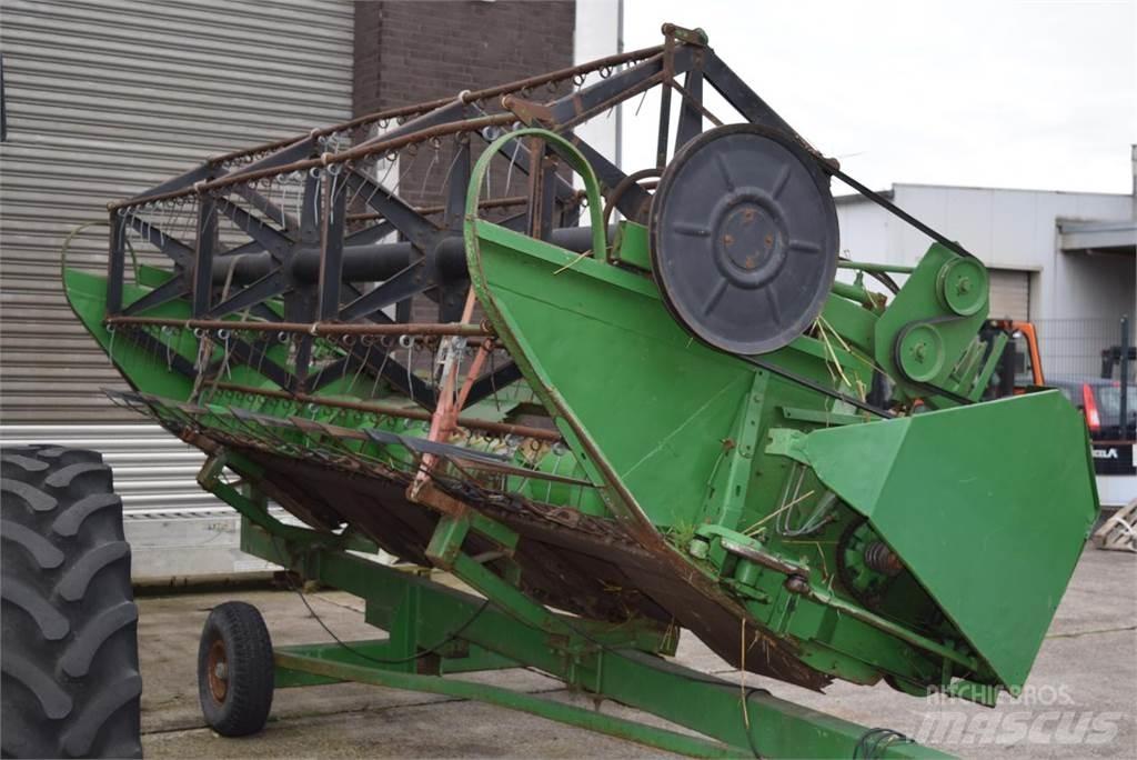 John Deere 1065 Maaidorsmachines