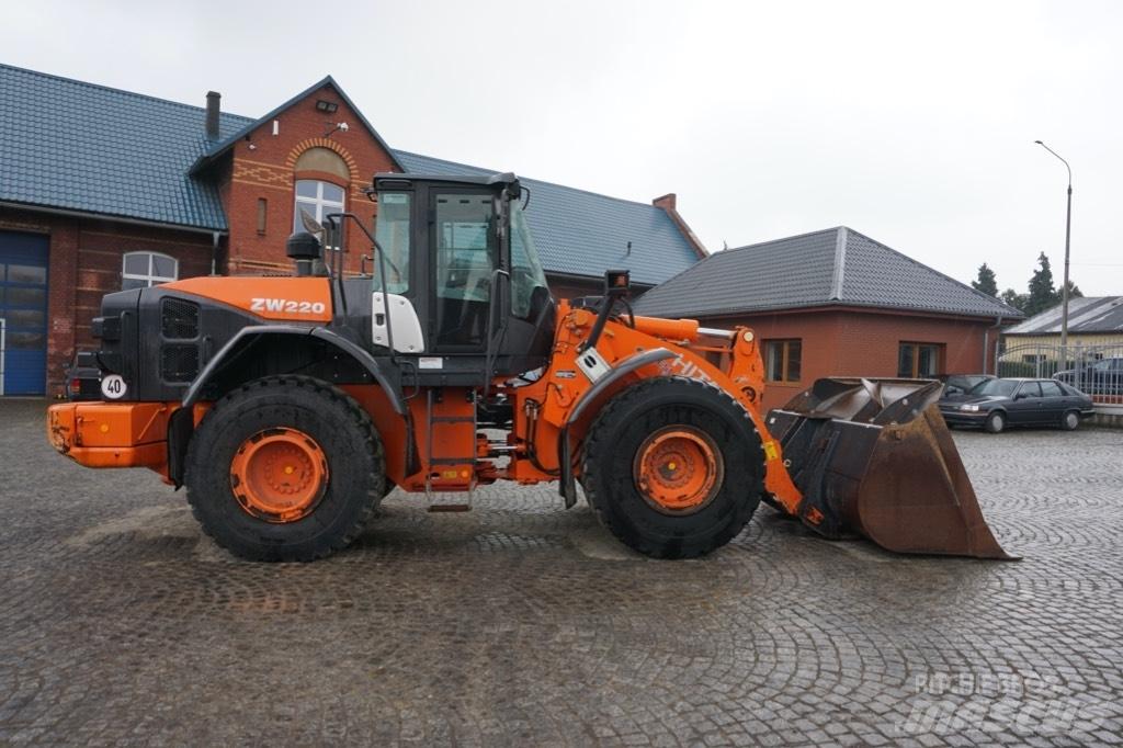 Hitachi ZW 220-5 B Wielladers
