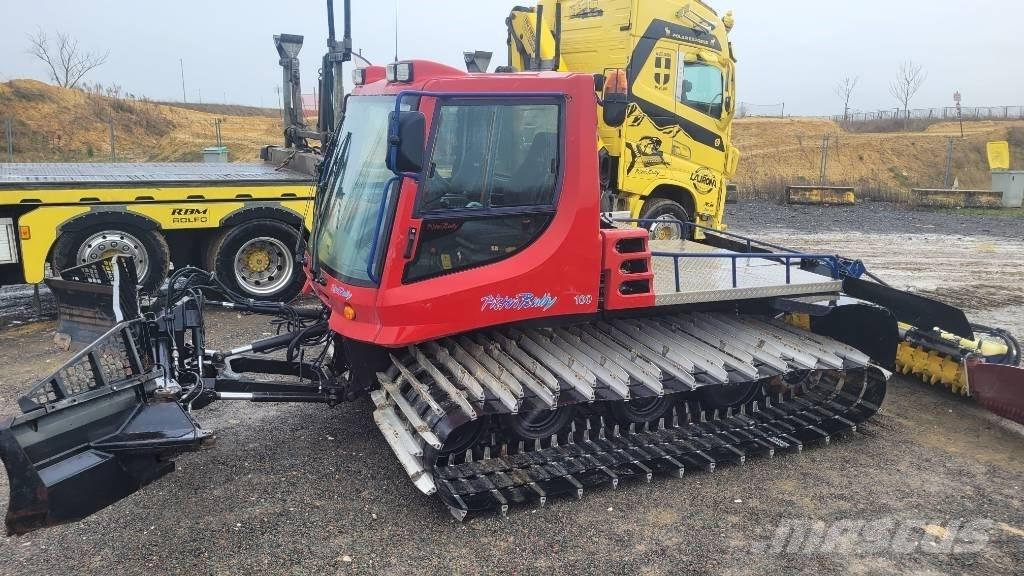 Pistenbully PB 100 Sneeuwschuivers en -ruimers