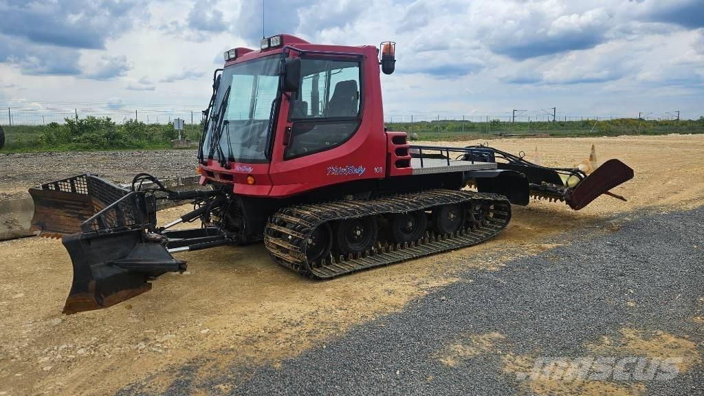  Pistenbully PB 100 Sneeuwschuivers en -ruimers