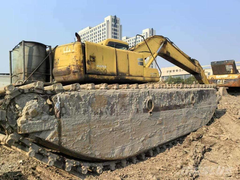Komatsu PC 200-6 Amfibische graafmachines