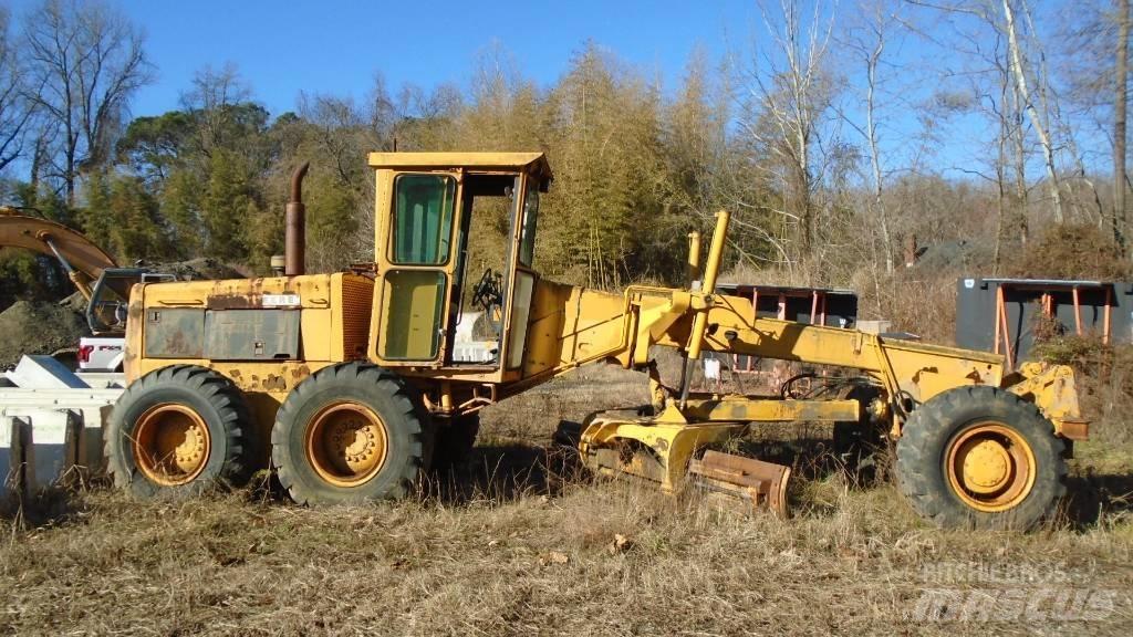 John Deere 672 A Graders