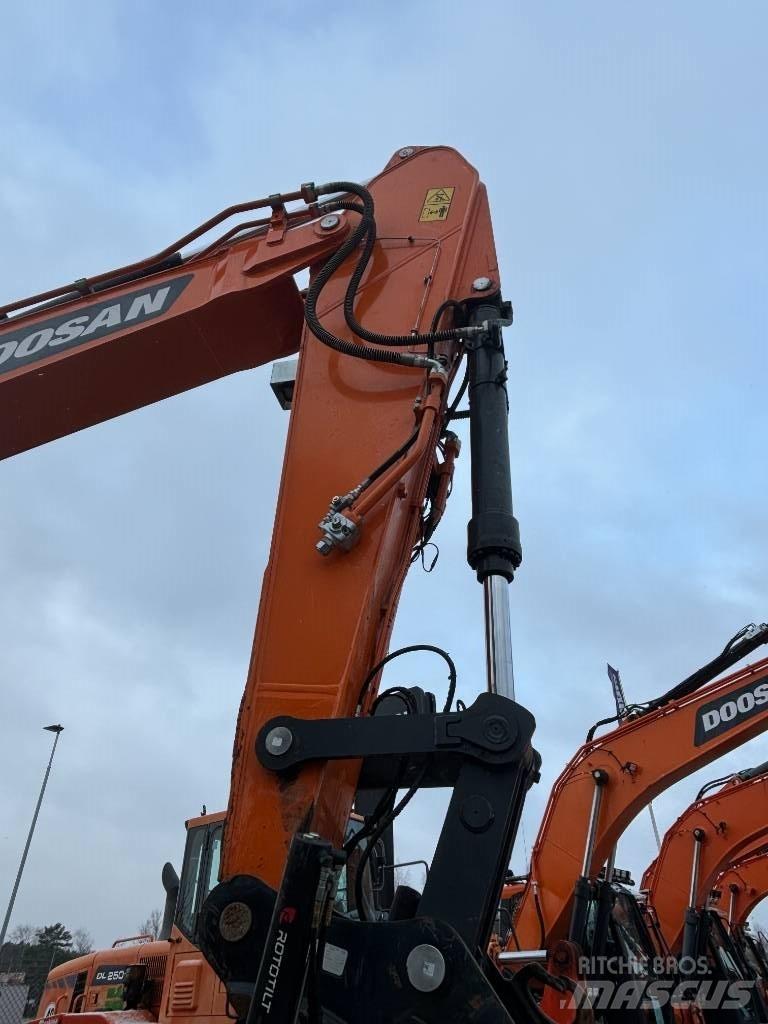 Doosan DX 300 LC-7 Rupsgraafmachines