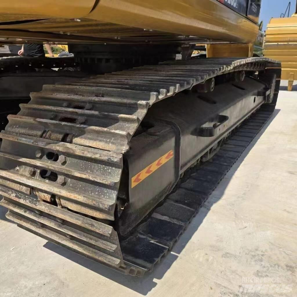 CAT 323 D Rupsgraafmachines