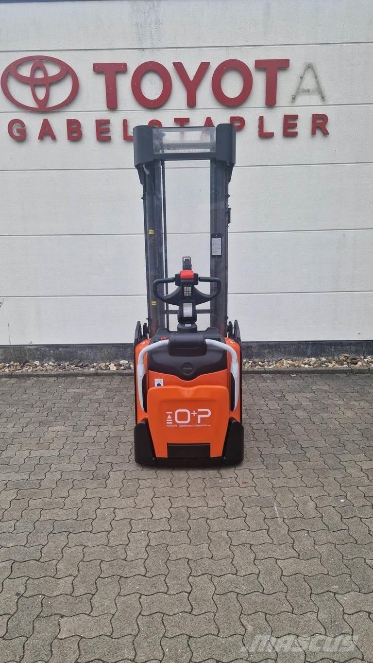 Toyota SPE160 Meeloop stapelaar