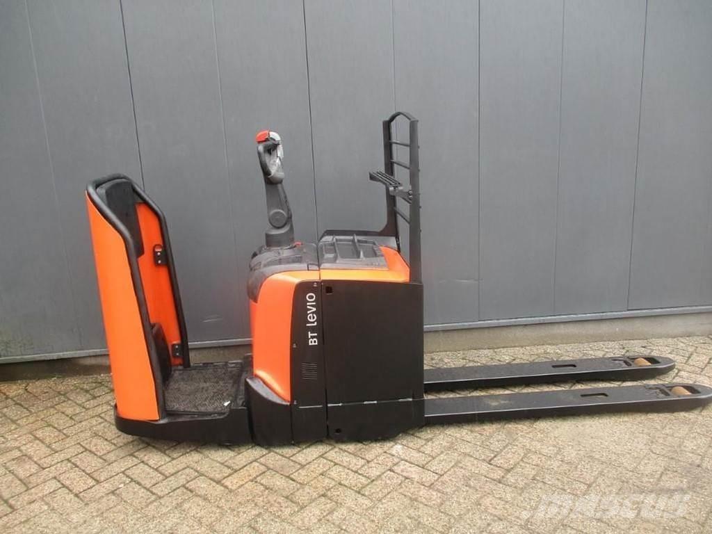 BT LPE 200 Pallettruck met meerij platform