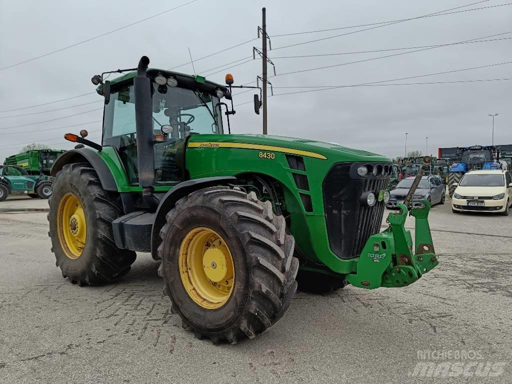 John Deere 8430 PST Tractoren