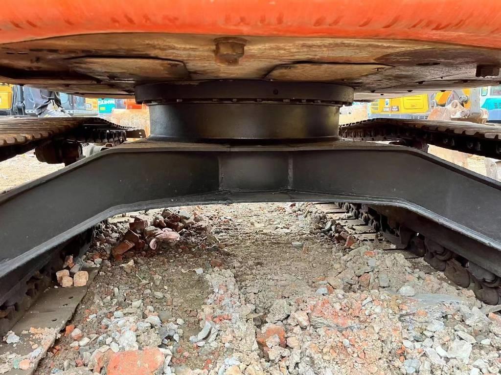 Hitachi ZX 135 US Rupsgraafmachines