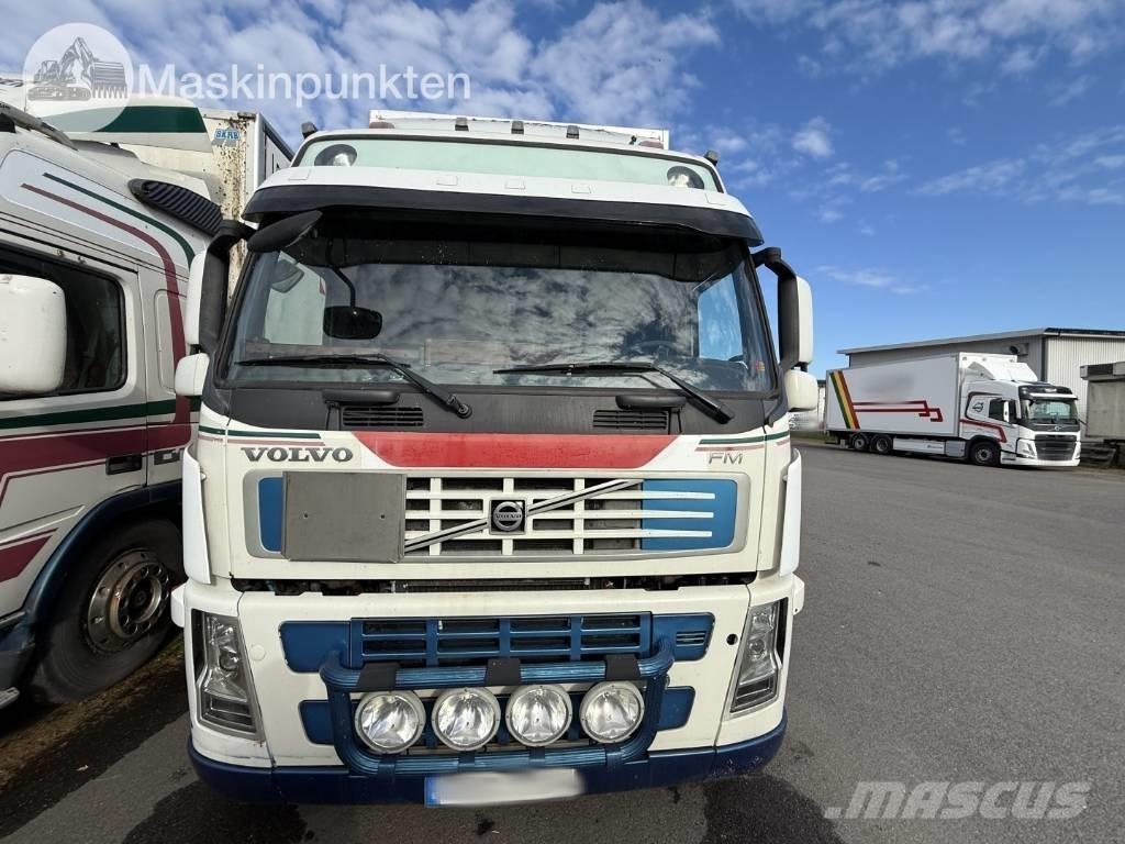 Volvo FM 440 Bakwagens met gesloten opbouw