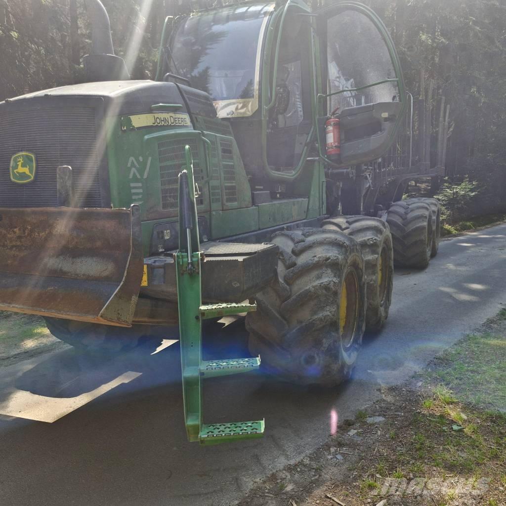 John Deere 1210 G Uitrijwagens