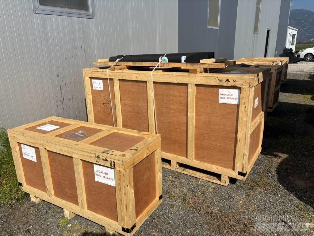 Okada 1300 Hamers en brekers