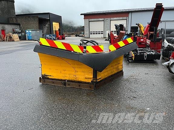 Dalen 3025_TP Sneeuwschuivers en -ploegen