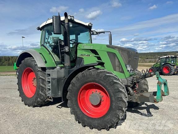 Fendt 828 Vario Tractoren